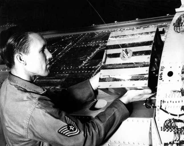 SRAL:n arkisto: Oscar 1 (1962), radioamatöörien ensimmäinen satelliitti.